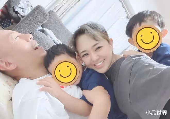 蒼井空依偎光頭老公胸前,40歲依然甜美,清純,四口玩疊疊樂