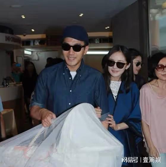 楊冪又缺席母親節？前公公聽到她名字就變臉：母女不會見面！
