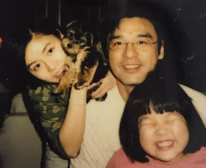 鍾鎮濤女兒曬合影，為後媽慶祝母親節，與生母章小蕙已20年沒同框