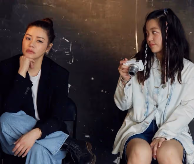 鍾鎮濤女兒曬合影，為後媽慶祝母親節，與生母章小蕙已20年沒同框