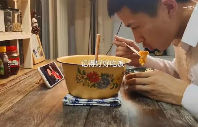 51萬粉絲博主一食記自殺,最後一個視頻放遺書,粉絲群曝已去世