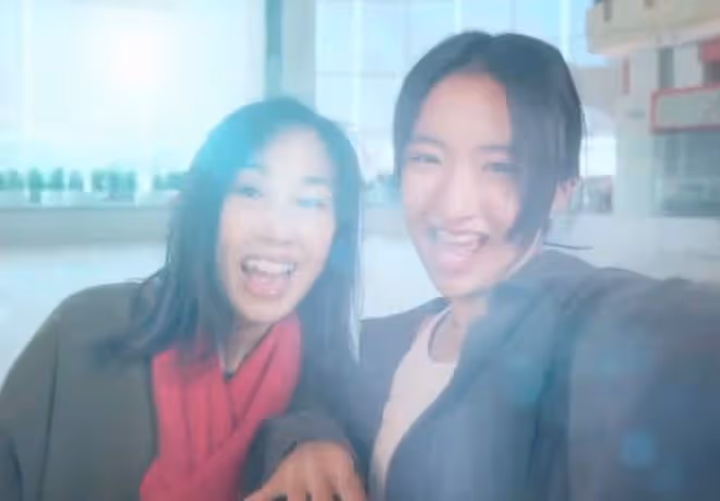 一代女神柏安妮罕露面，與女兒滑冰歡度母親節，已轉行成心理學家