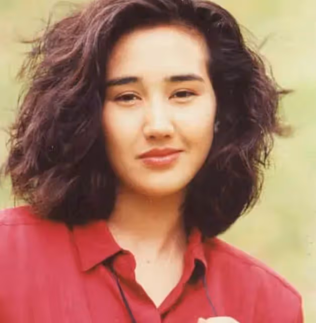 一代女神柏安妮罕露面，與女兒滑冰歡度母親節，已轉行成心理學家