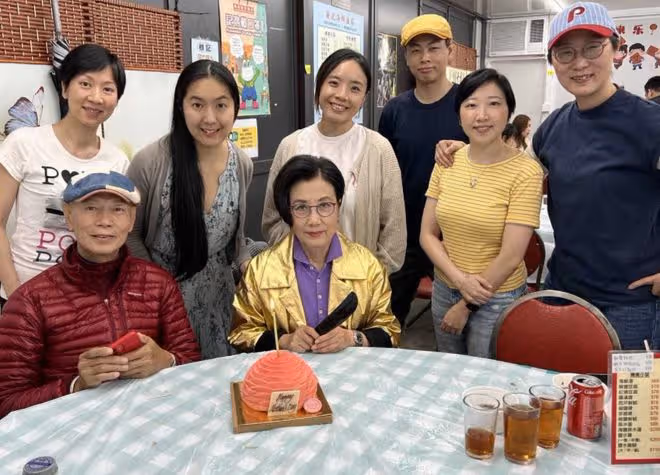 丁克女星過母親節！汪明荃與乾女兒吃大餐，黃杏秀獲乾兒子送禮物