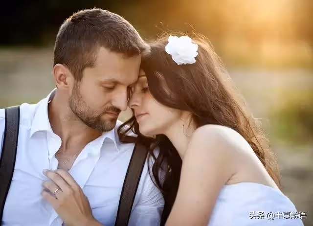 婆婆要求兒媳上交工資，婚後3年她還回卡，兒媳甩娘家嫂子一耳光