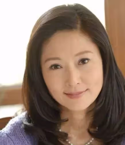 「苦情皇后」張玉嬿出道30多年零緋聞，今56歲仍氣質猶存，對婚姻「不抱幻想」，年過半百孤身一人