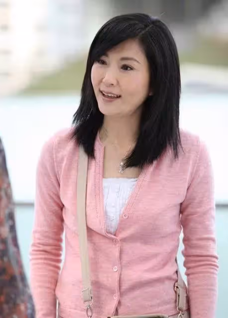 「苦情皇后」張玉嬿出道30多年零緋聞，今56歲仍氣質猶存，對婚姻「不抱幻想」，年過半百孤身一人
