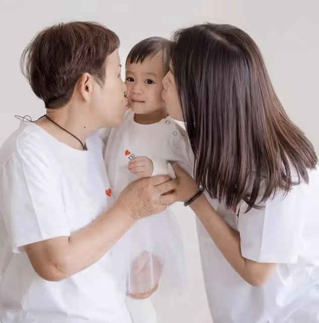 香港知名女星絕密孕照曝光！大曬事業線身材豐滿，正式宣布封肚