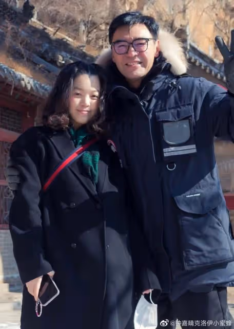 鍾鎮濤愛女母親節表白繼母，曬昔日母女親密合照，忽視生母章小蕙