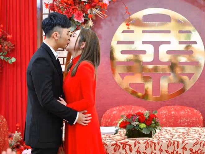 明星們母親節扎堆報喜！27歲男星娶億萬富婆，韓庚夫婦升級當爸媽