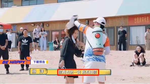 楊洋新戀情實錘了？與心動女神舉止親密，網友：反常的像另個人