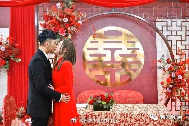 伍富橋註冊結婚感動到哭！希望追兔年寶寶