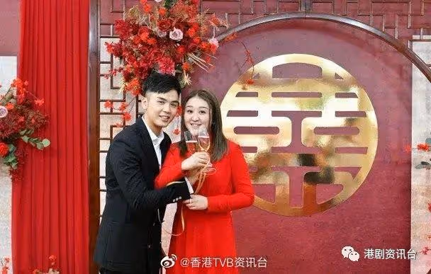 伍富橋註冊結婚感動到哭！希望追兔年寶寶