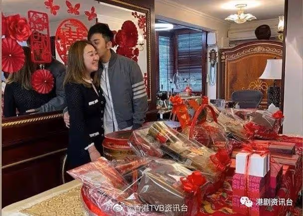 伍富橋註冊結婚感動到哭！希望追兔年寶寶