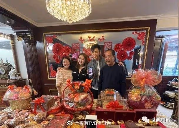 伍富橋註冊結婚感動到哭！希望追兔年寶寶
