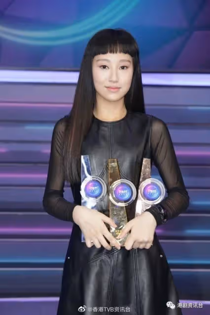 炎明熹獎盃贈母一殼眼淚！複製美人基因縫衣報親恩