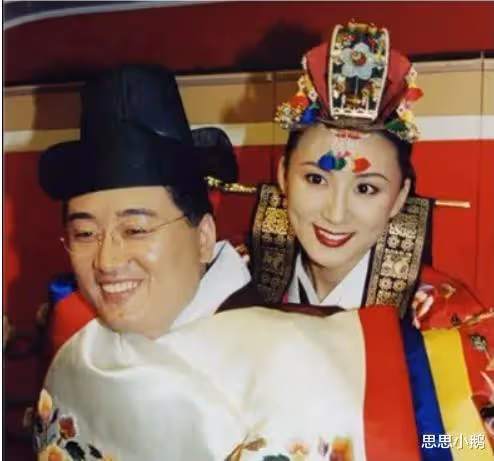 金喜愛：與相戀3月富豪閃婚，47歲搭檔劉亞仁翻紅，如今怎樣了？