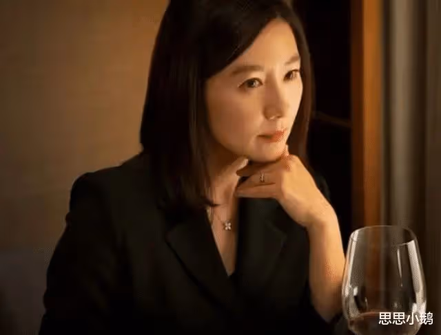 金喜愛：與相戀3月富豪閃婚，47歲搭檔劉亞仁翻紅，如今怎樣了？