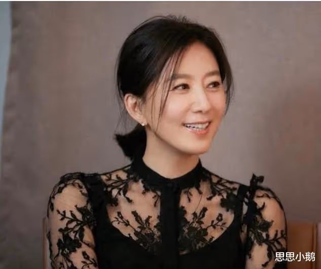 金喜愛：與相戀3月富豪閃婚，47歲搭檔劉亞仁翻紅，如今怎樣了？