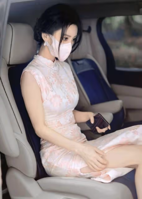 baby母親節仍忙工作，獲兒子小海綿送粉玫瑰示愛，獨自一人顯心酸