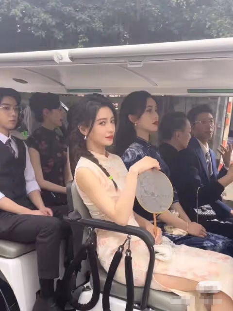 baby母親節仍忙工作，獲兒子小海綿送粉玫瑰示愛，獨自一人顯心酸
