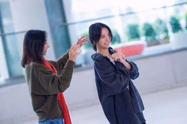 「一代女神」柏安妮寶刀未老　與女兒溜冰技巧一流！
