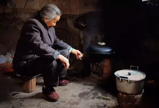 僱保姆照顧母親9年， 老人走後保姆獲450萬房產，女婿把保姆告上法庭，保姆的反擊，全網稱讚：她應得的