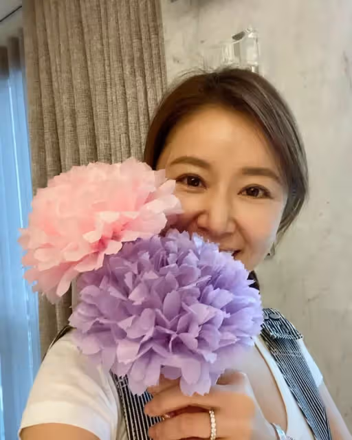 不只收到康乃馨！林心如秀出「1.2億巨鑽戒」甜喊：母親節快樂 地位僅排第二「女兒大禮比她還狂」