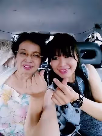 求老天爺續命！小詹雅雯「罹患乳癌三期」不敢對老母說　鬆口洩近況「媽媽比我還堅強」