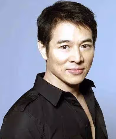 李連杰親哥給當助理「撞臉像復製貼上」只信任哥哥「開44萬高薪聘為司機」手足互相照顧~