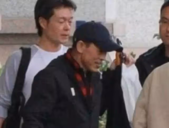 李連杰親哥給當助理「撞臉像復製貼上」只信任哥哥「開44萬高薪聘為司機」手足互相照顧~