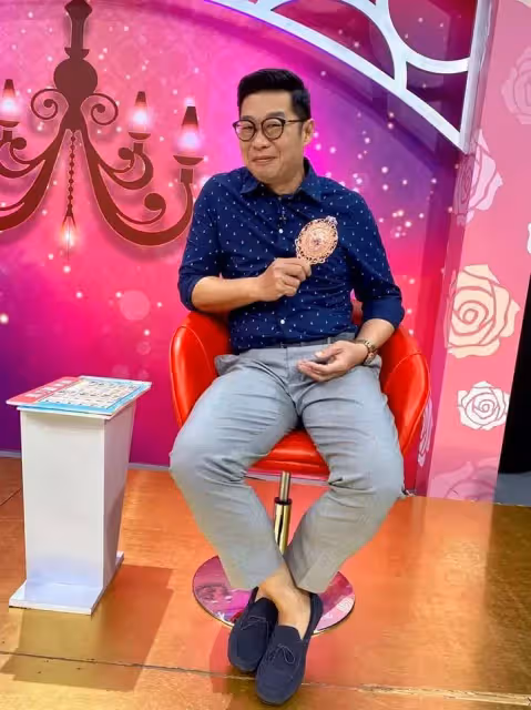堅持只租不買房,金鐘男配北漂30年不願在台北買房背後原因曝光,為妻小租屋文山區30坪,錢全花她們身上