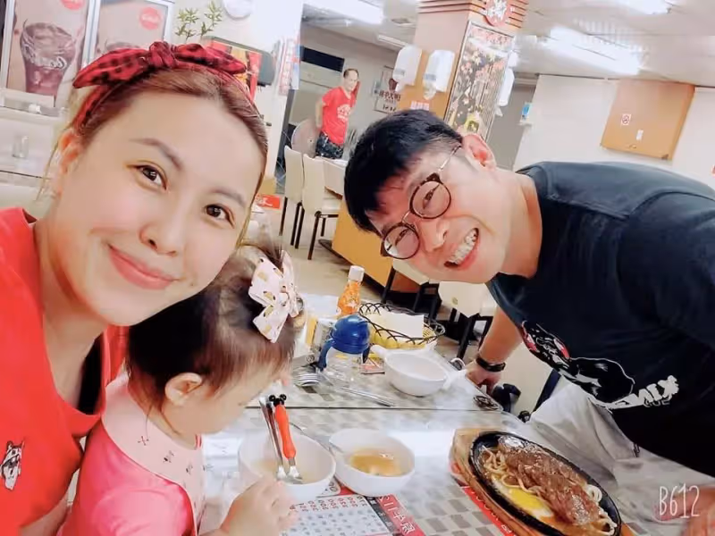 堅持只租不買房,金鐘男配北漂30年不願在台北買房背後原因曝光,為妻小租屋文山區30坪,錢全花她們身上