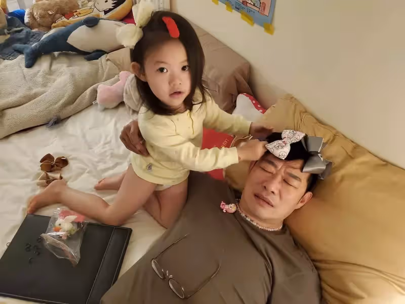 堅持只租不買房,金鐘男配北漂30年不願在台北買房背後原因曝光,為妻小租屋文山區30坪,錢全花她們身上