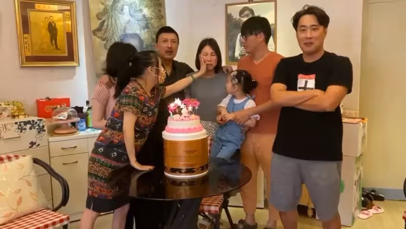 還債恩用一世來還!余祥銓認「偷賭輸錢靠二姐救」紙條備註留言暖哭 他今甘願「為余苑綺打雜回報」姐弟深情曝光