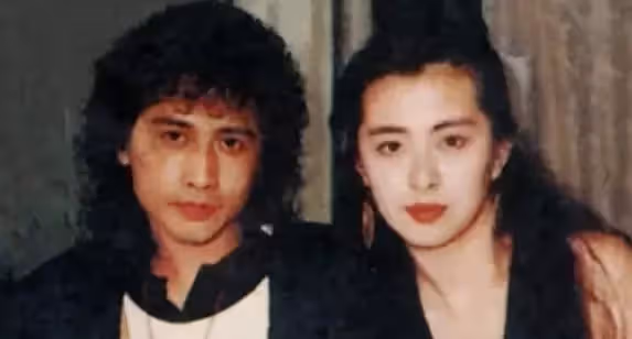 56歲王祖賢近照曝光!現身「寺廟拜佛」被拍 「穿僧衣」也藏不住顏值氣質:皮膚超好