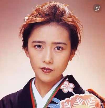 她嫁給了比金城武還帥的男人,衝浪意外毀容,卻被寵了整整17年