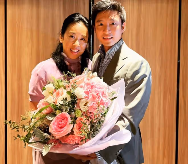 霍啟剛3子女母親節給郭晶晶獻花,霍啟山表白朱玲玲,38歲仍未婚
