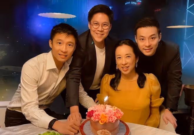 霍啟剛3子女母親節給郭晶晶獻花,霍啟山表白朱玲玲,38歲仍未婚