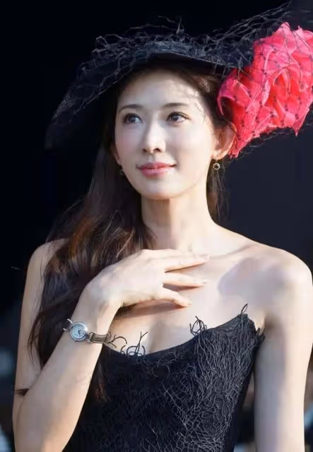 林志玲迎來第一個母親節，日本老公貼心送禮，卡片上稱呼令人意外