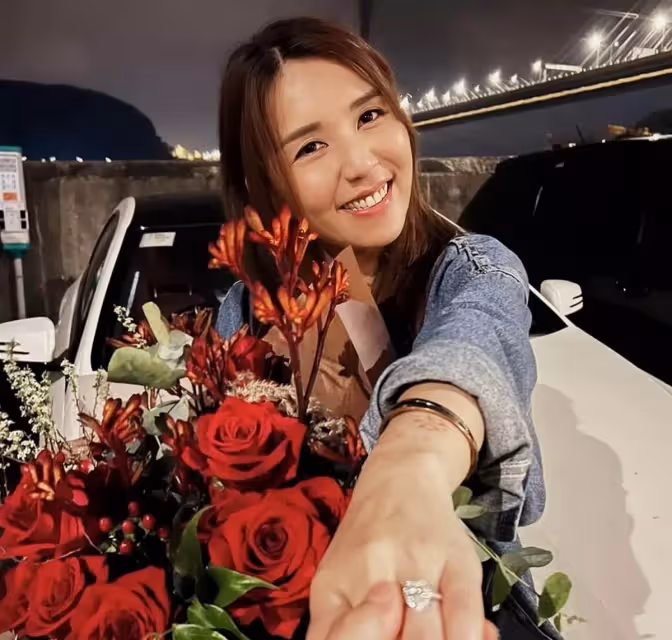 恭喜！44歲TVB知名男星求婚成功，圈外未婚妻曬大鉆戒羨煞旁人