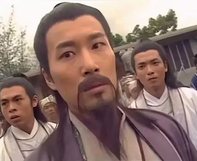 TVB前金牌配角近況曝光!被曝精神出問題,在理髮店做洗頭工