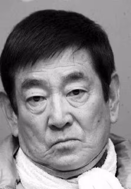 日本影星高倉健，與小其33歲的養女同居17年，死因至今不明