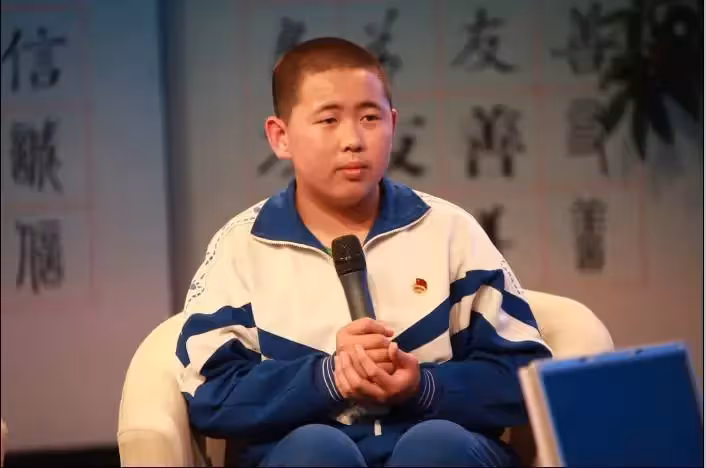 母重病父離棄!10歲男孩扛起家庭重擔,「五年走8000公里」帶母求醫,給媽媽買營養餐自己捨不得吃:都是媽媽的希望!