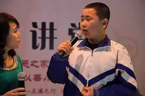 母重病父離棄!10歲男孩扛起家庭重擔,「五年走8000公里」帶母求醫,給媽媽買營養餐自己捨不得吃:都是媽媽的希望!