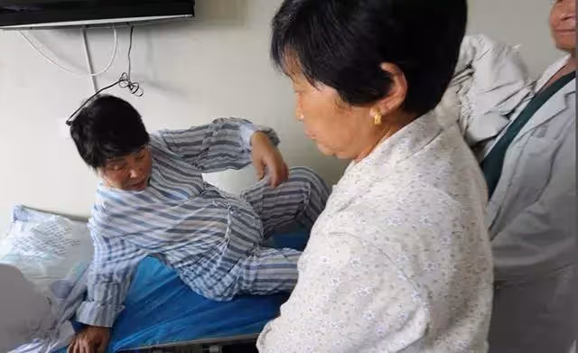 我是他哥,不是他爸!22歲兒子拒養3歲弟弟,父母將其告上法庭「不靠譜爹媽」有多可怕~
