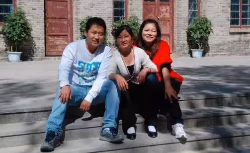 我是他哥,不是他爸!22歲兒子拒養3歲弟弟,父母將其告上法庭「不靠譜爹媽」有多可怕~
