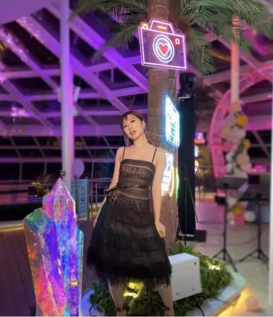 甄子丹小兒子罕見露面!單眼皮大鼻子,僅13歲已和模特老媽一樣高,網稱贊:帥爆了