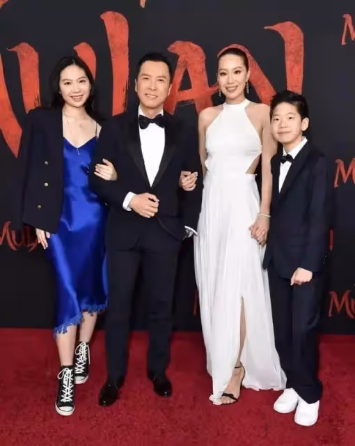 甄子丹小兒子罕見露面!單眼皮大鼻子,僅13歲已和模特老媽一樣高,網稱贊:帥爆了
