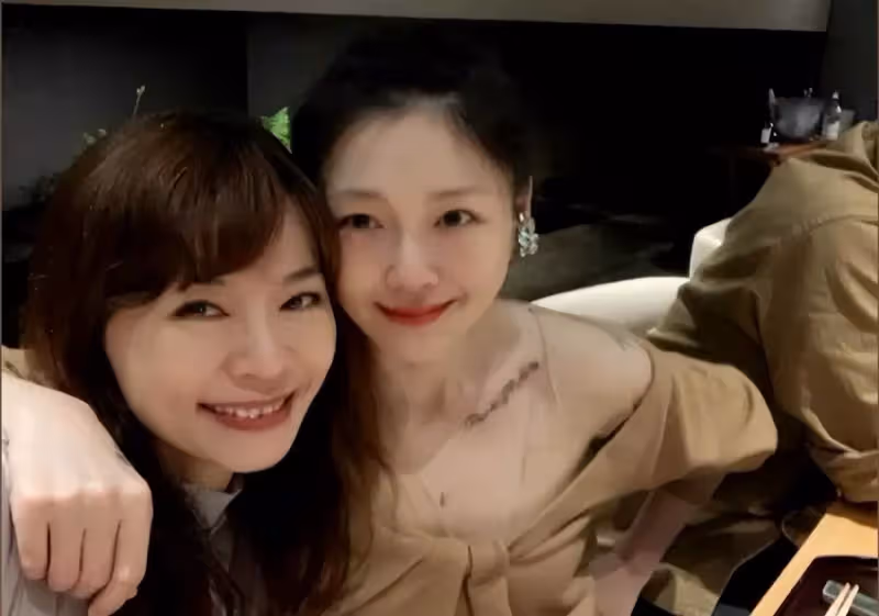 扛不住了?大S前腳秀恩愛,汪小菲後腳卻哭了,透露餐廳無法正常營業:或將宣告破產